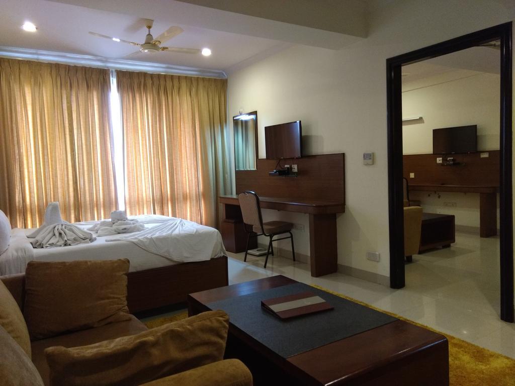 Hotel Saptagiri Hyderabad Exterior foto
